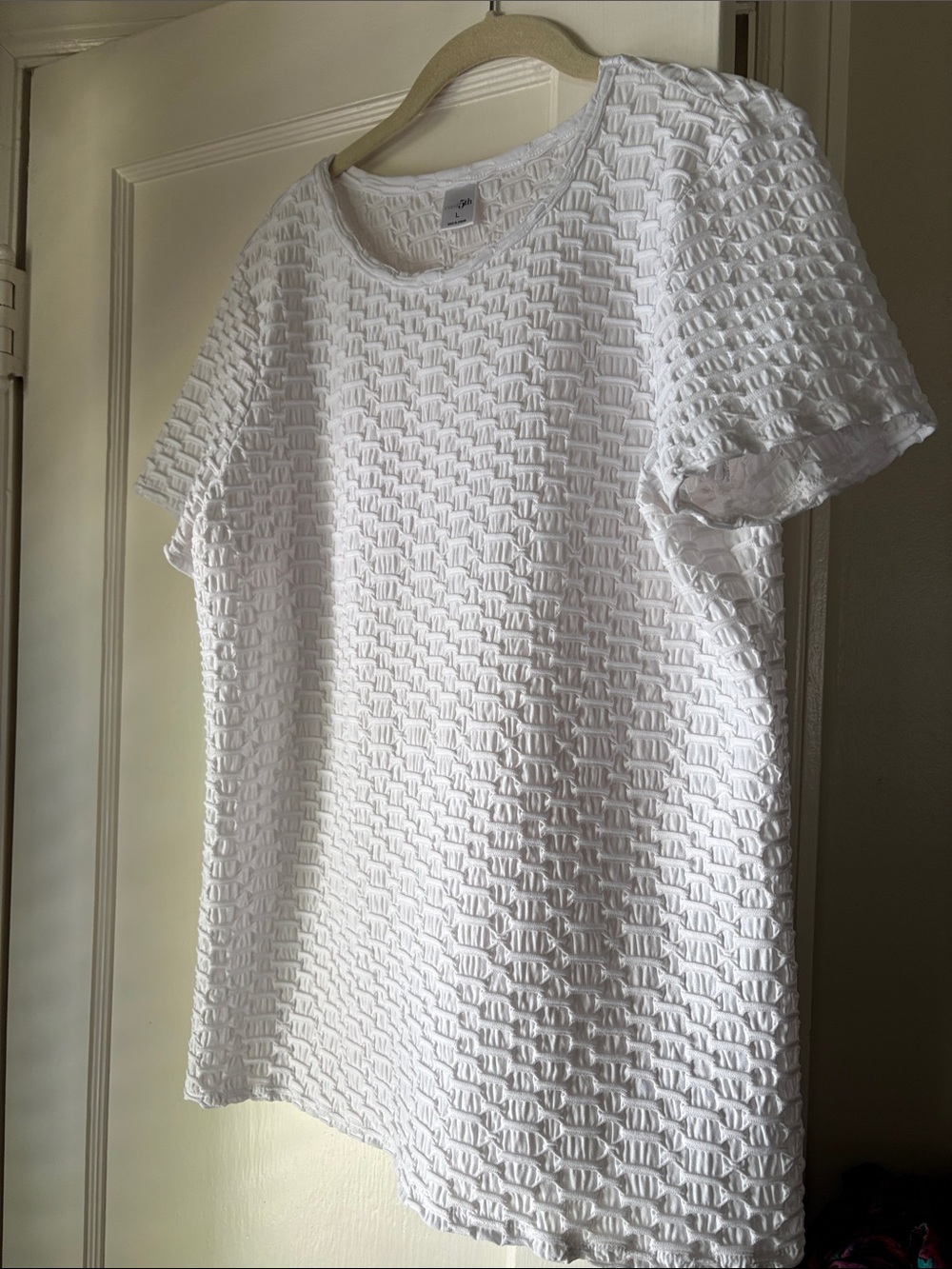 East 5th Crisp White Textured Short-Sleeve Women's Top